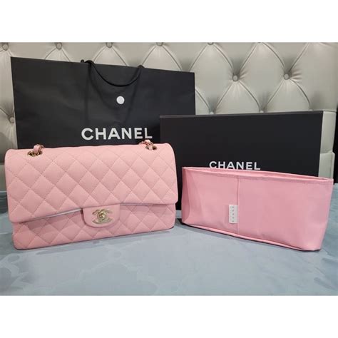 chanel boy classic pantip|ระหว่าง Chanel Classic 9” กับ Chanel Boy 8” ซื้อใบไหนดีคะ .